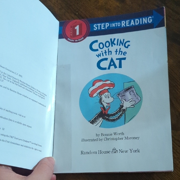 3/$10 📚 Step into Reading: Cooking with the Cat - Picture 3 of 7